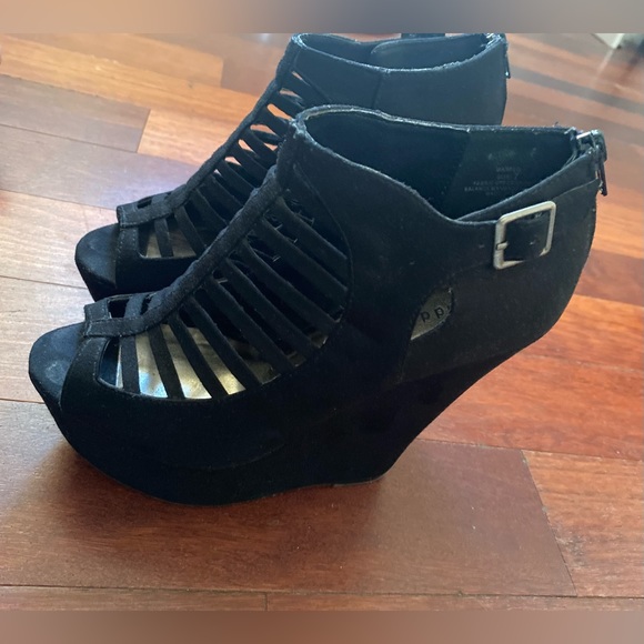madden girl platform heel - Picture 2 of 3